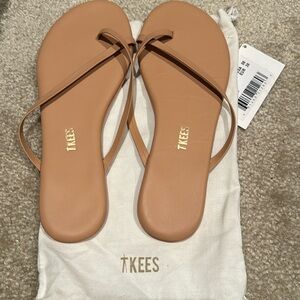 NWT Tkees Nude Sandals